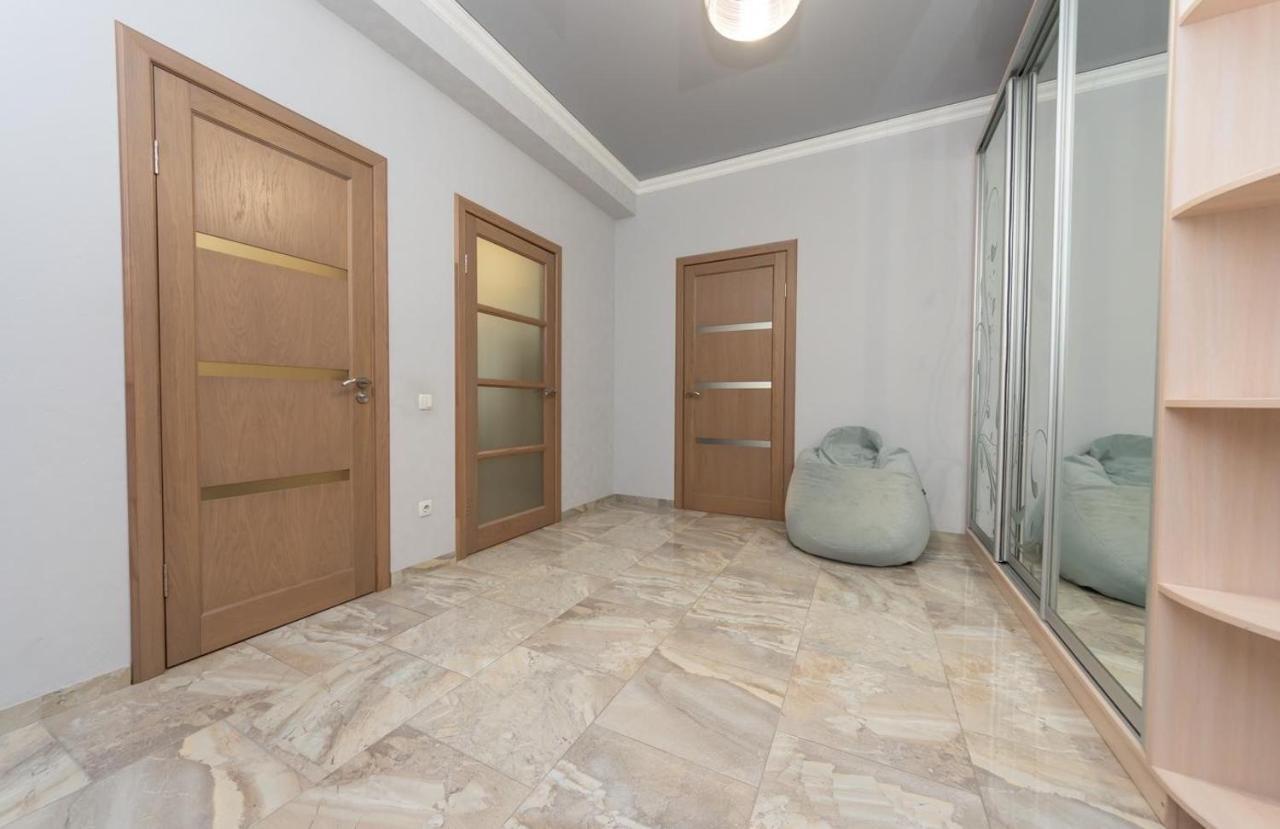 Апартаменти Люкс Класу В Новому Будинку В Центрі Kiev Exterior foto